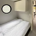 2 Bedroom Cozy Ship In Zlocieniec Hotel en barco