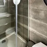 Hotel en barco 2 Bedroom Cozy Ship In Zlocieniec