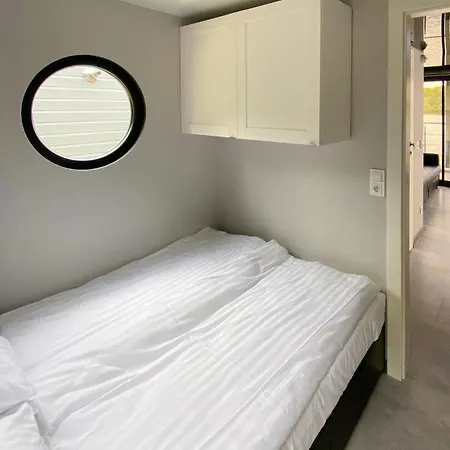 Gezellig Schip Met 2 Slaapkamers In Botel