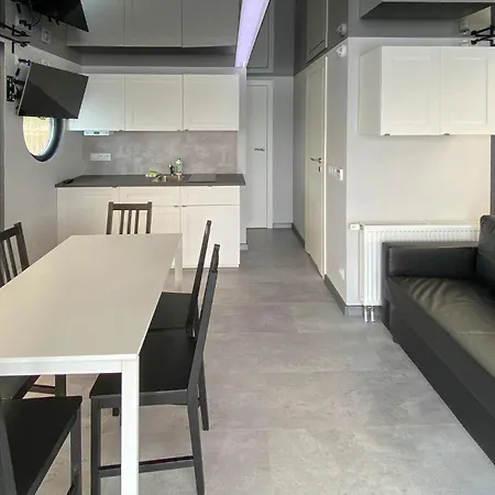 2 Bedroom Ship In Zlocieniec
