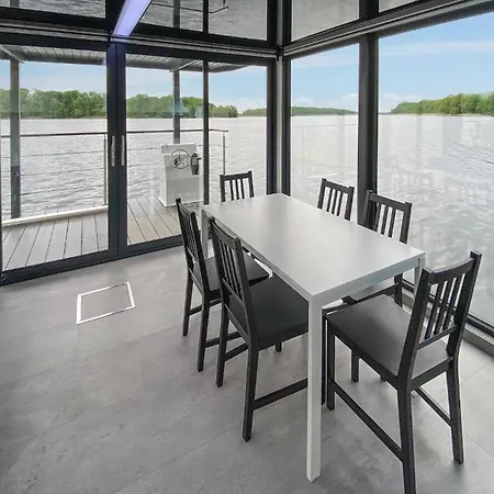 Gezellig Schip Met 2 Slaapkamers In Botel