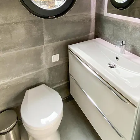 2 Bedroom Ship In Botel