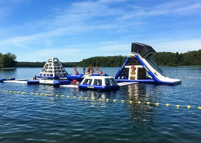 Cozy Ship In With View Złocieniec