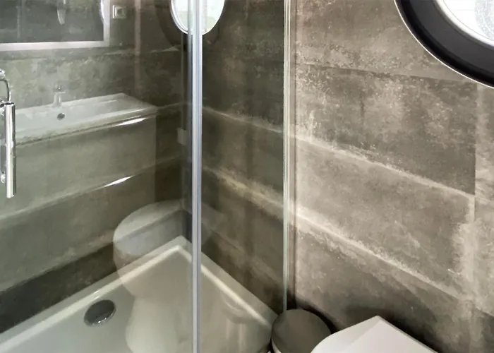 Hotel en barco Cozy Ship In With View